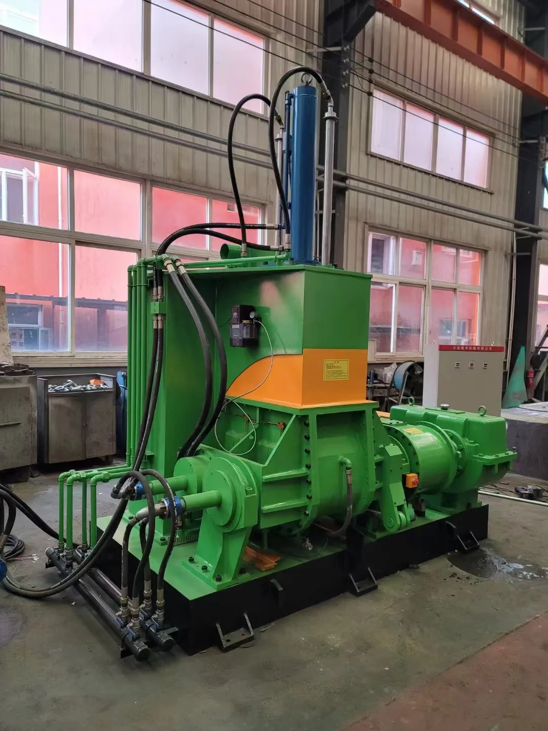 Banbury gummi internblandare med Ce