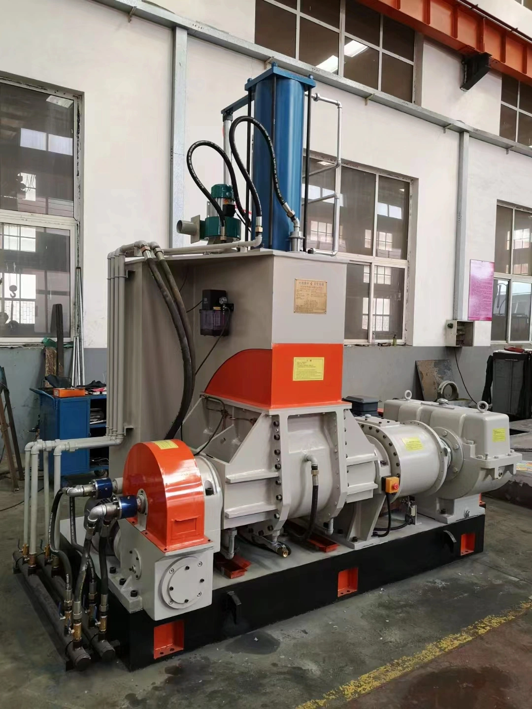 Banbury gummi internblandare med Ce