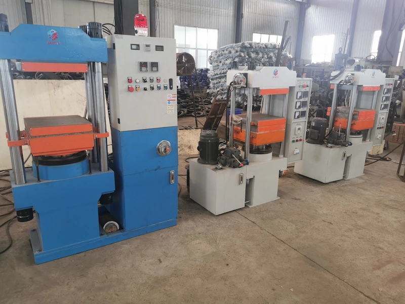 Vulkaniseringsmaskin för plattor Arbetssteg